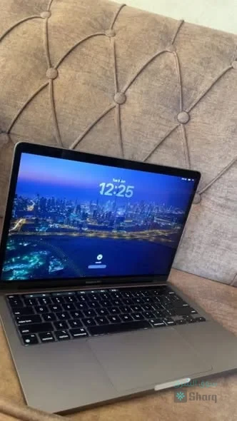 Apple MacBook Pro M2 — 4